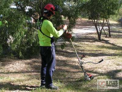 Feeding Trimmer Line on Whipper Snipper, Brushcutter